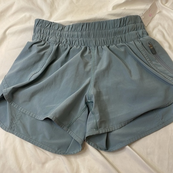 Lululemon Blue Tracker Shorts Sz 4 - Picture 3 of 4